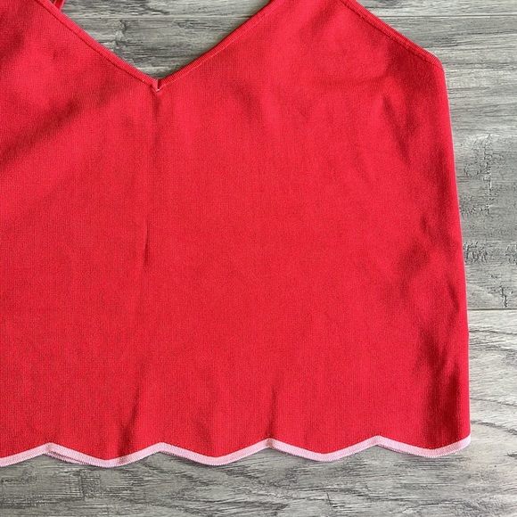 Scalloped edge cropped tank - Picture 2 of 5